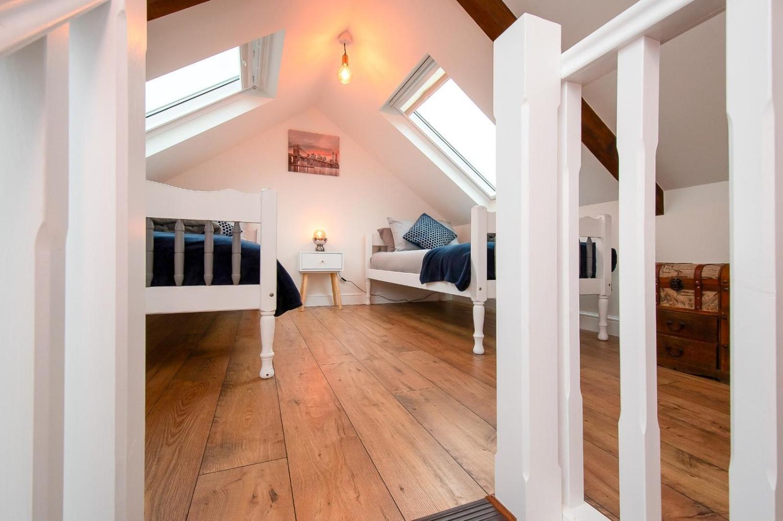 Casa One Hundred - A Beautiful 4 Bed House On The Beach Front Swansea Buitenkant foto