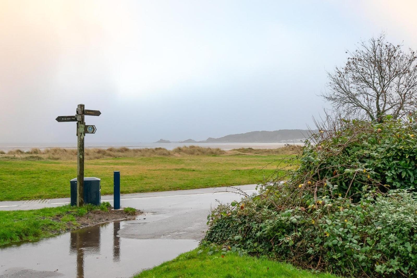 Casa One Hundred - A Beautiful 4 Bed House On The Beach Front Swansea Buitenkant foto