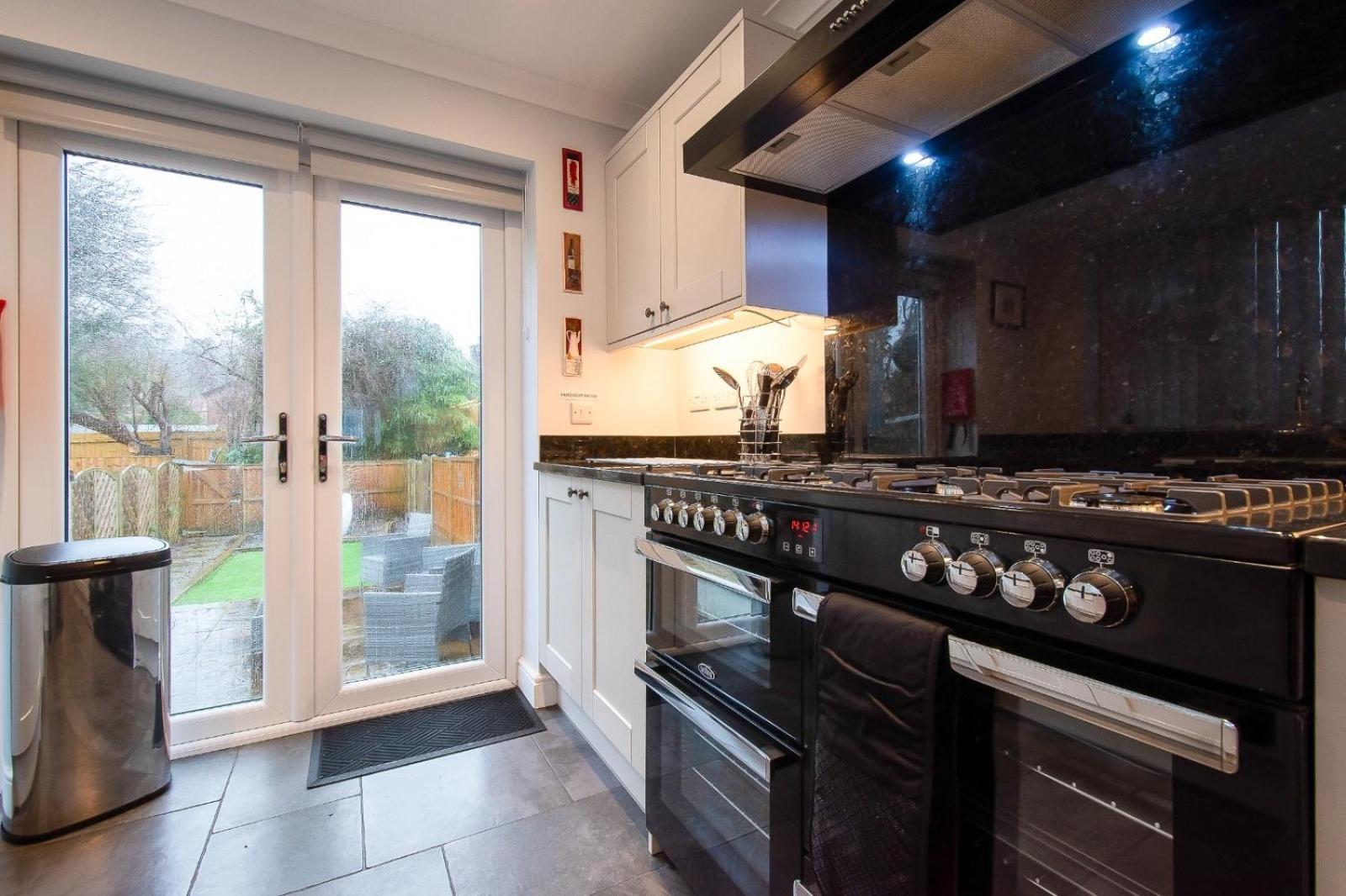 Casa One Hundred - A Beautiful 4 Bed House On The Beach Front Swansea Buitenkant foto