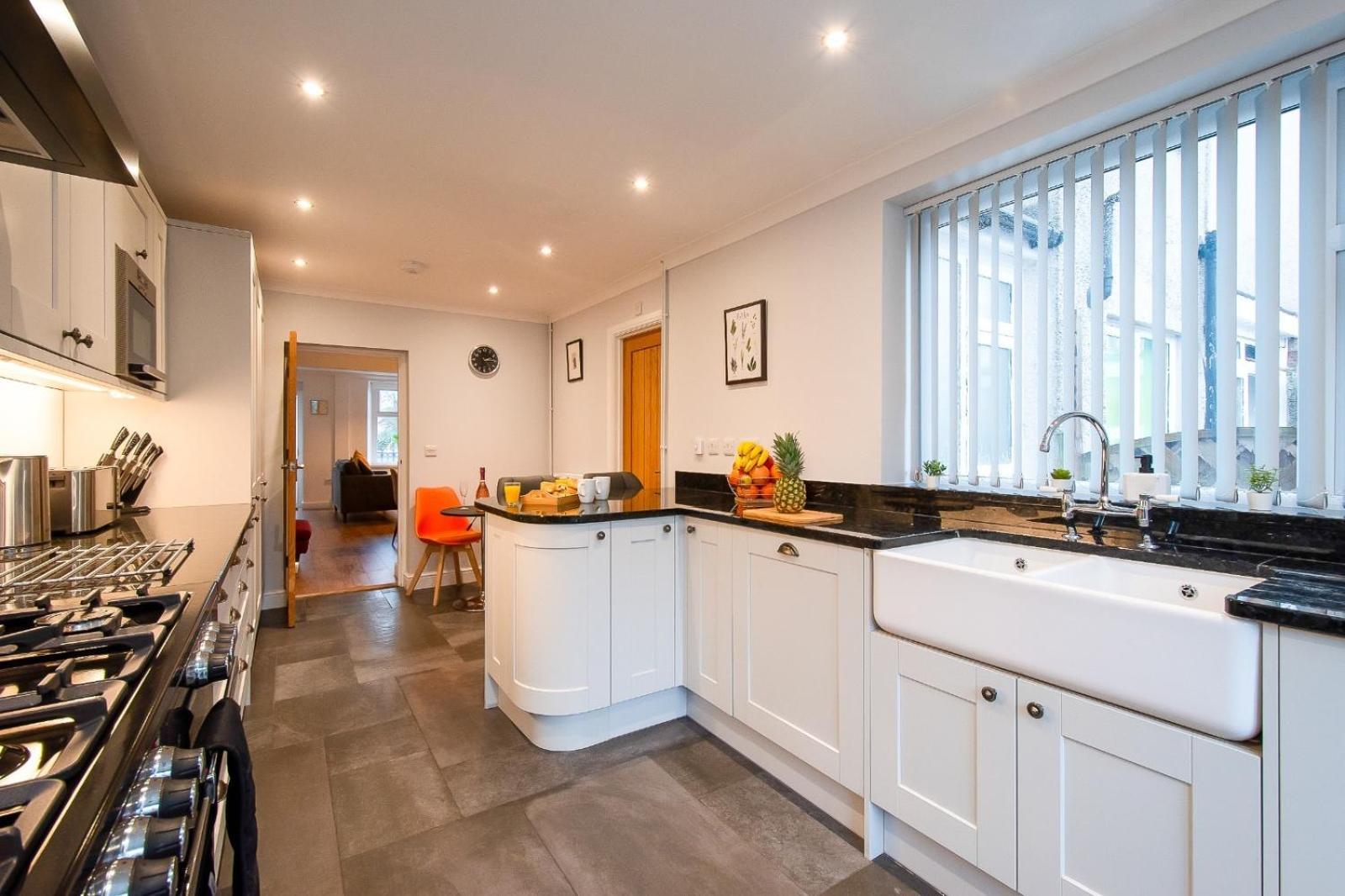 Casa One Hundred - A Beautiful 4 Bed House On The Beach Front Swansea Buitenkant foto