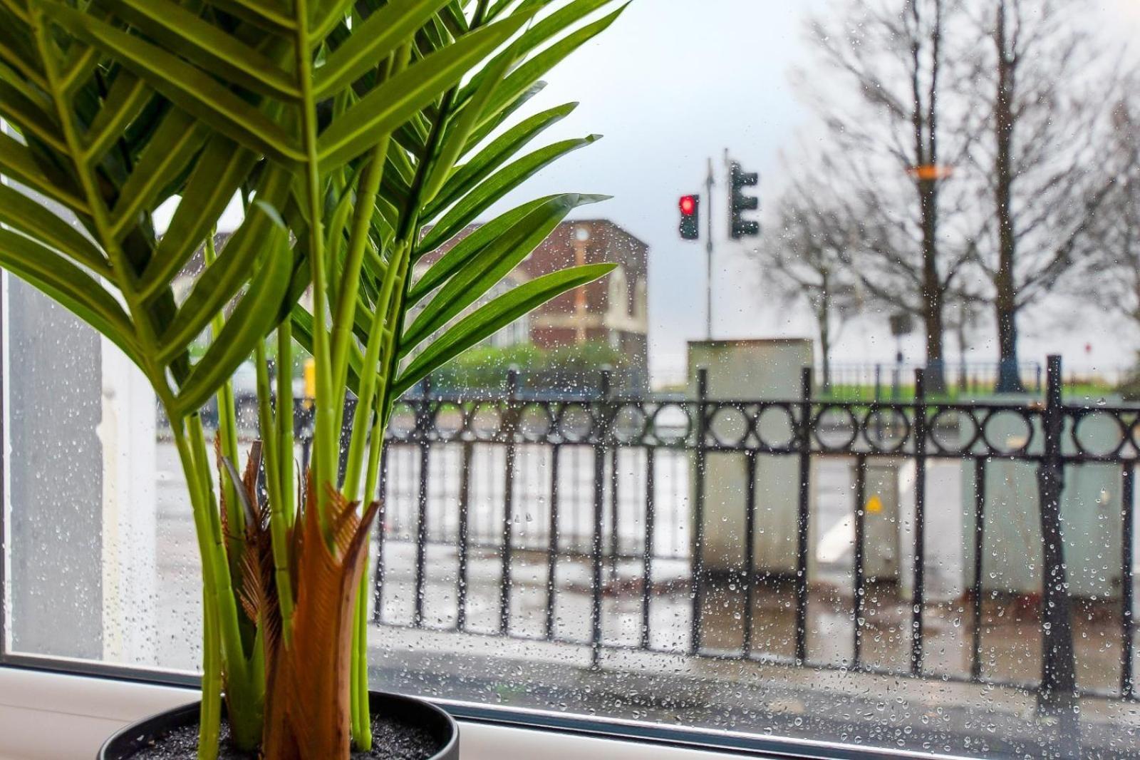 Casa One Hundred - A Beautiful 4 Bed House On The Beach Front Swansea Buitenkant foto