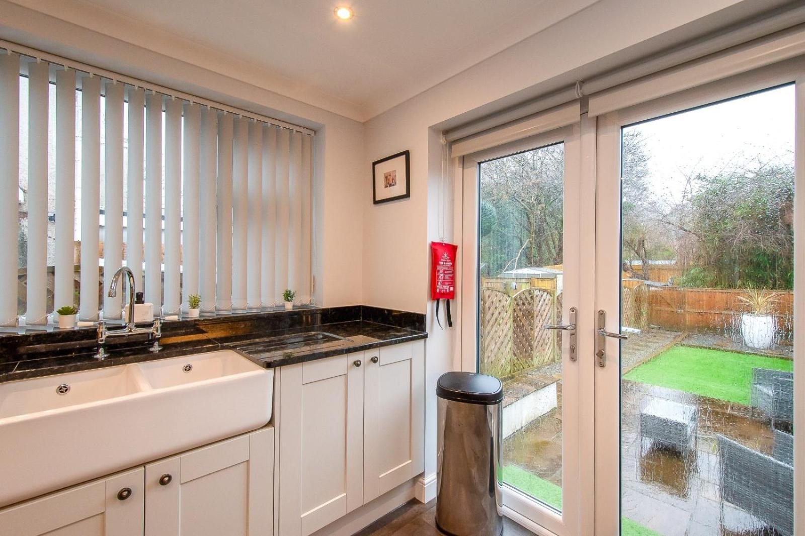 Casa One Hundred - A Beautiful 4 Bed House On The Beach Front Swansea Buitenkant foto