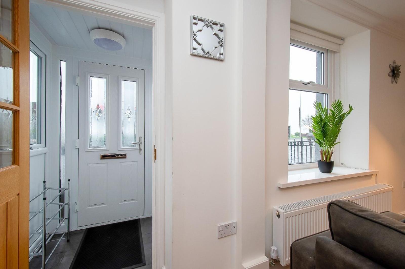 Casa One Hundred - A Beautiful 4 Bed House On The Beach Front Swansea Buitenkant foto